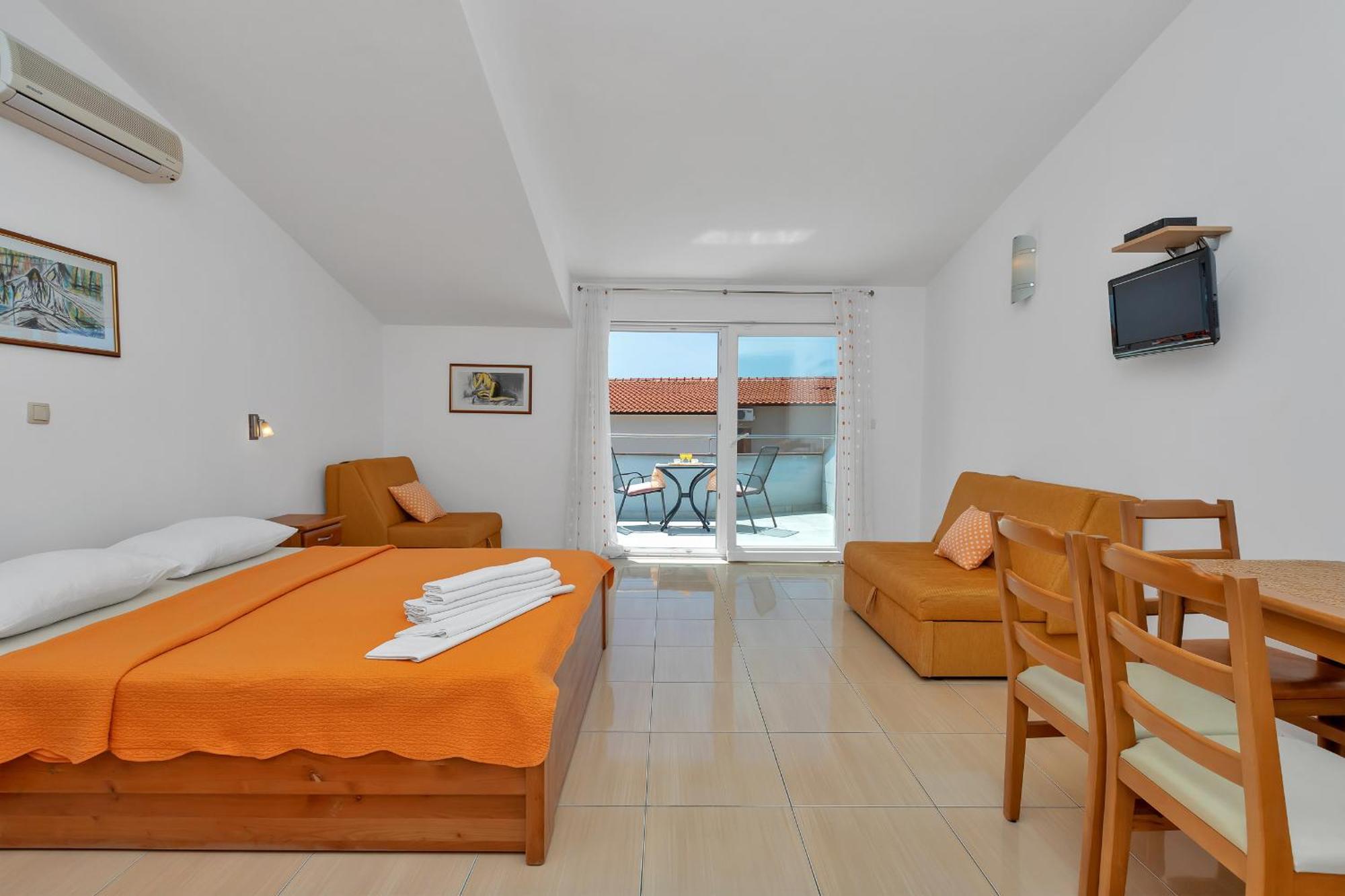 Apartment Juric 1 Baska Voda