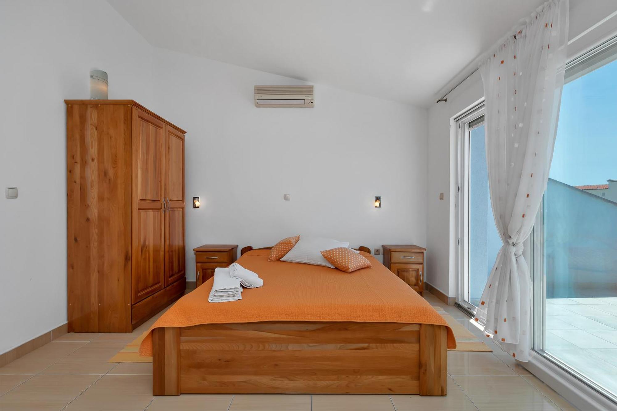 Apartment Juric 1 Baska Voda