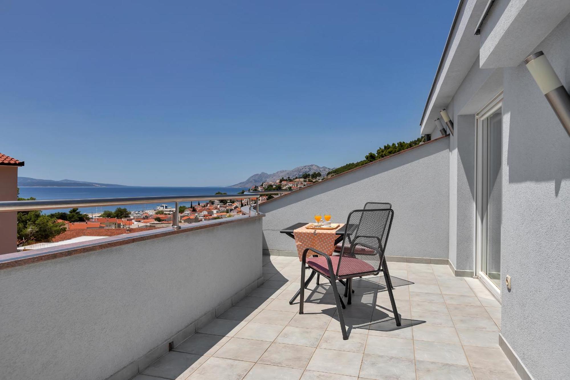 Apartment Juric 1 Baska Voda