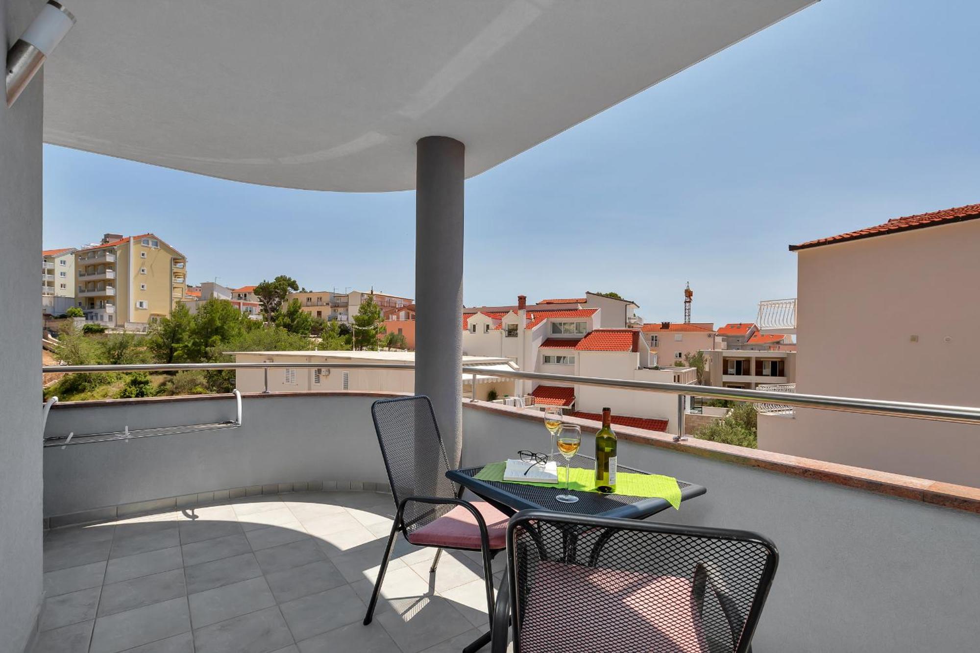 Apartment Juric 1 Baska Voda