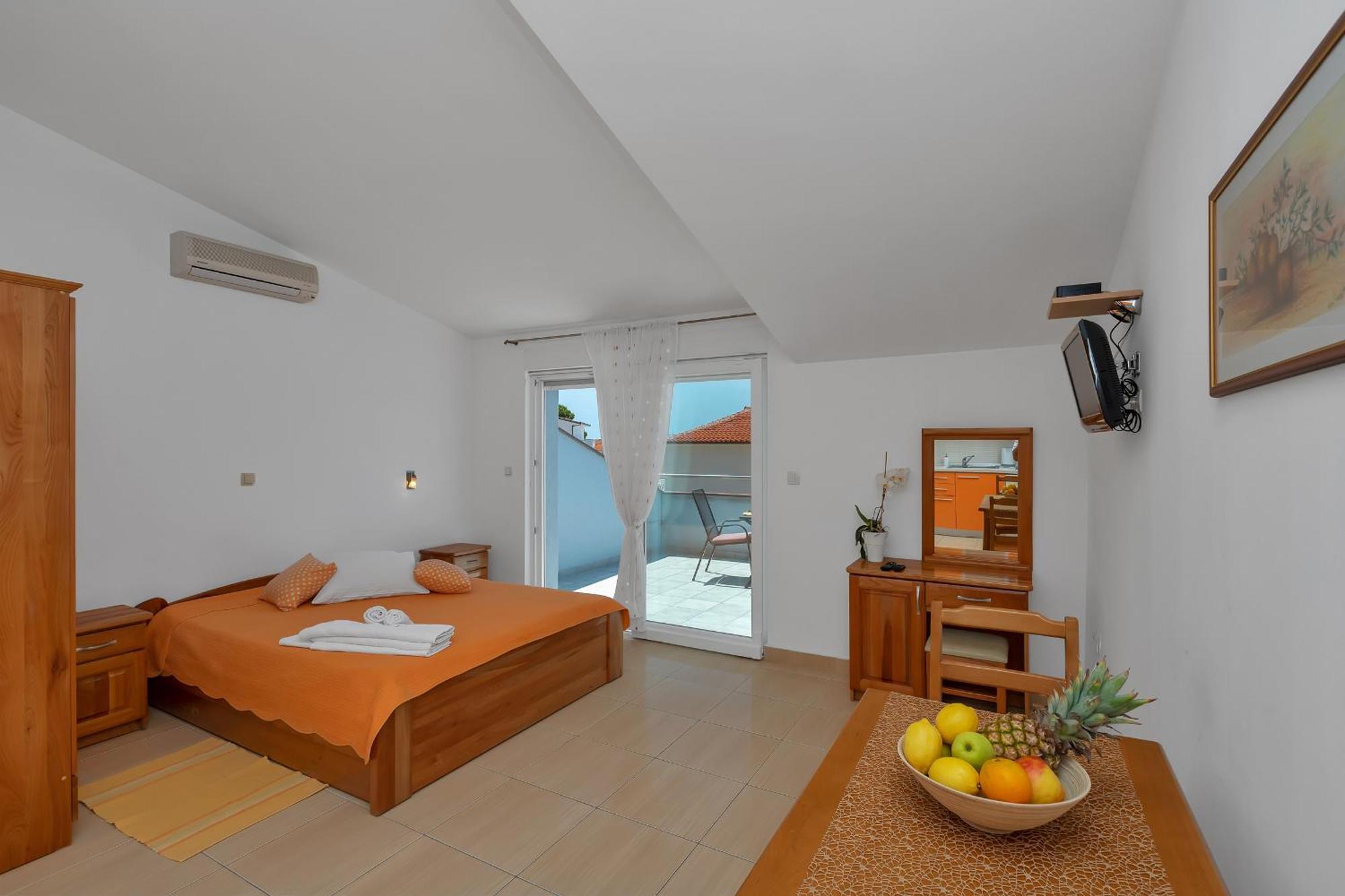 Apartment Juric 1 Baska Voda